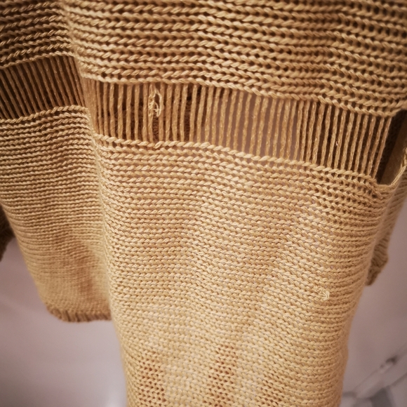 Katie Distressed Top - Picture 4 of 5